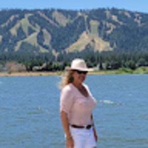 Meet your Posher, Raquel